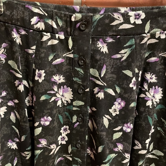 American Eagle Floral Skirt - Picture 3 of 3